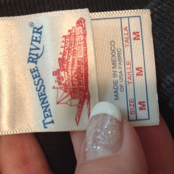 Tennessee River men's black skull Tshirt. Size medium. - Picture 3 of 6